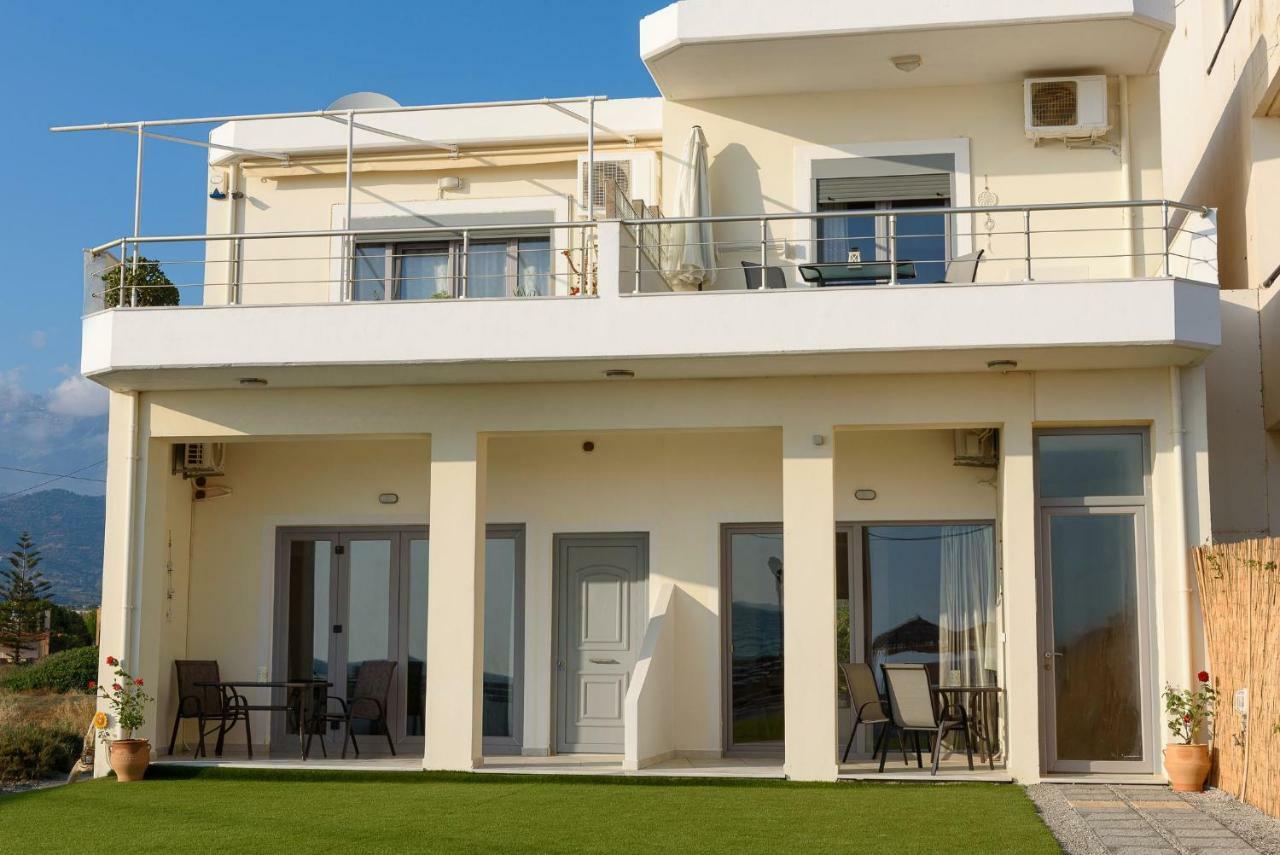 Coral Sea Apartment *